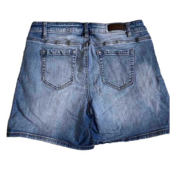 Kenneth Cole Reaction Mid Rise Distressed Semi-Denim Shorts (Size: 6) - Picture 2 of 16